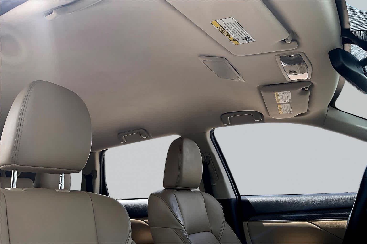 Used 2019 Cosmic Blue Metallic Mitsubishi SEL image 14