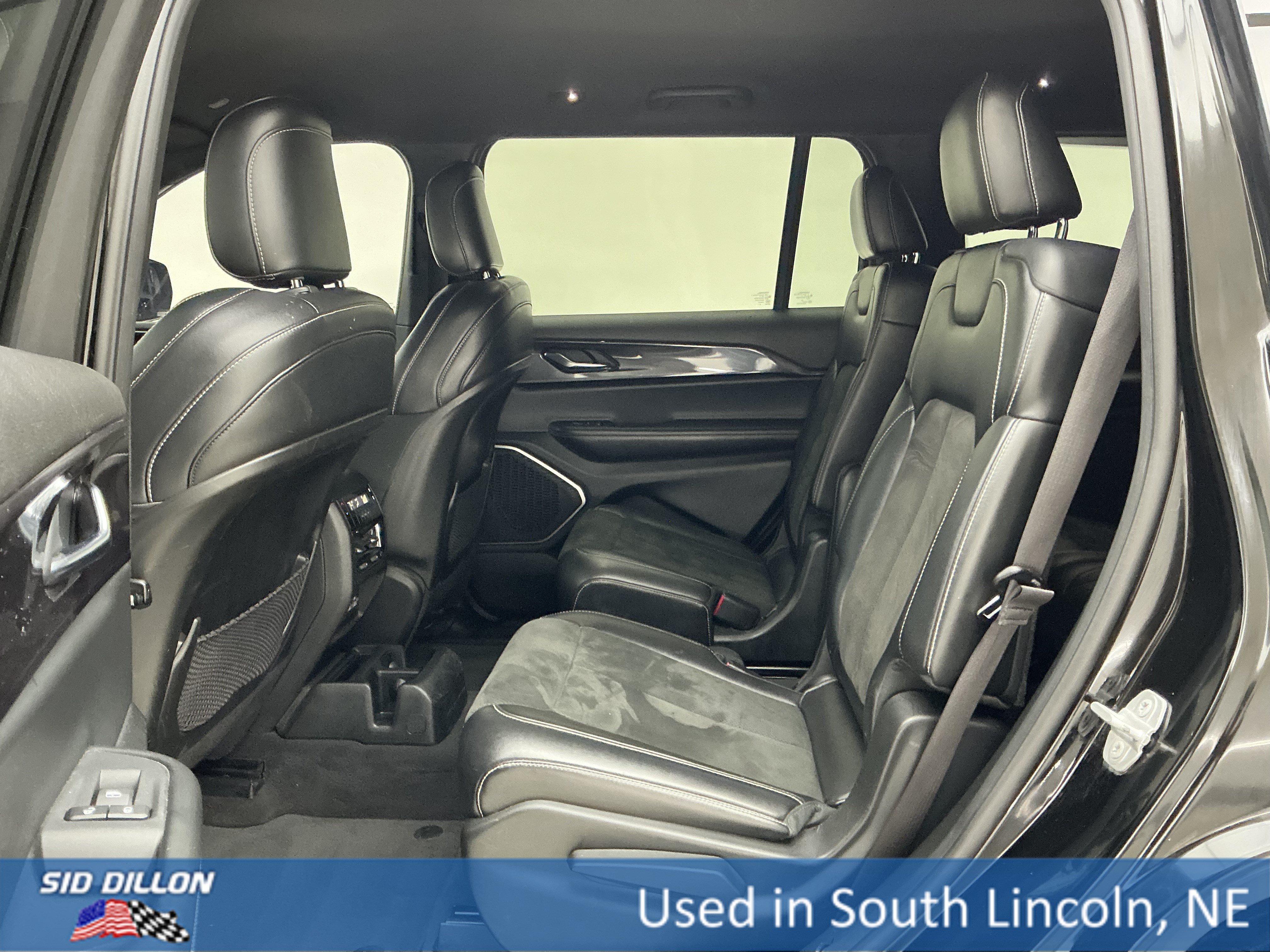 Used 2021 Diamond Black Crystal Pearlcoat Jeep Altitude image 19