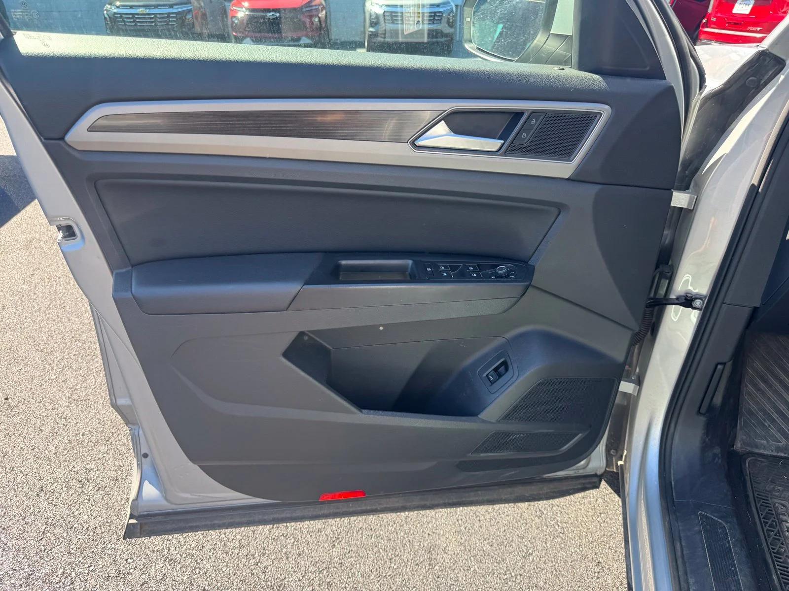 Used 2019  Volkswagen 3.6L V6 SE image 11