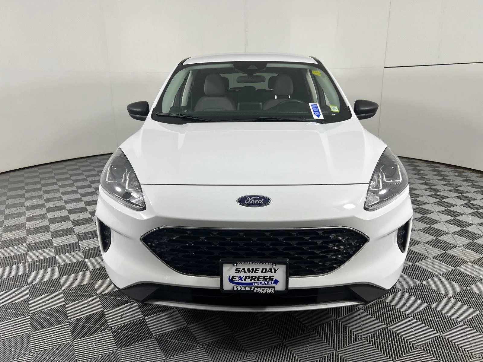 Used 2022 Oxford White Ford SE image 5