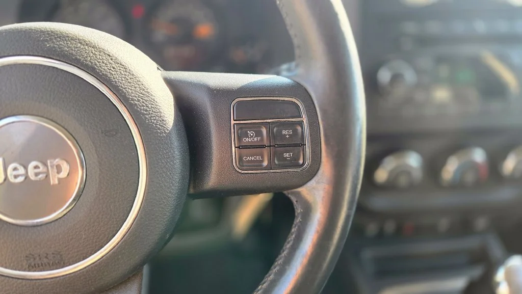 Used 2016 Silver Jeep Latitude image 17