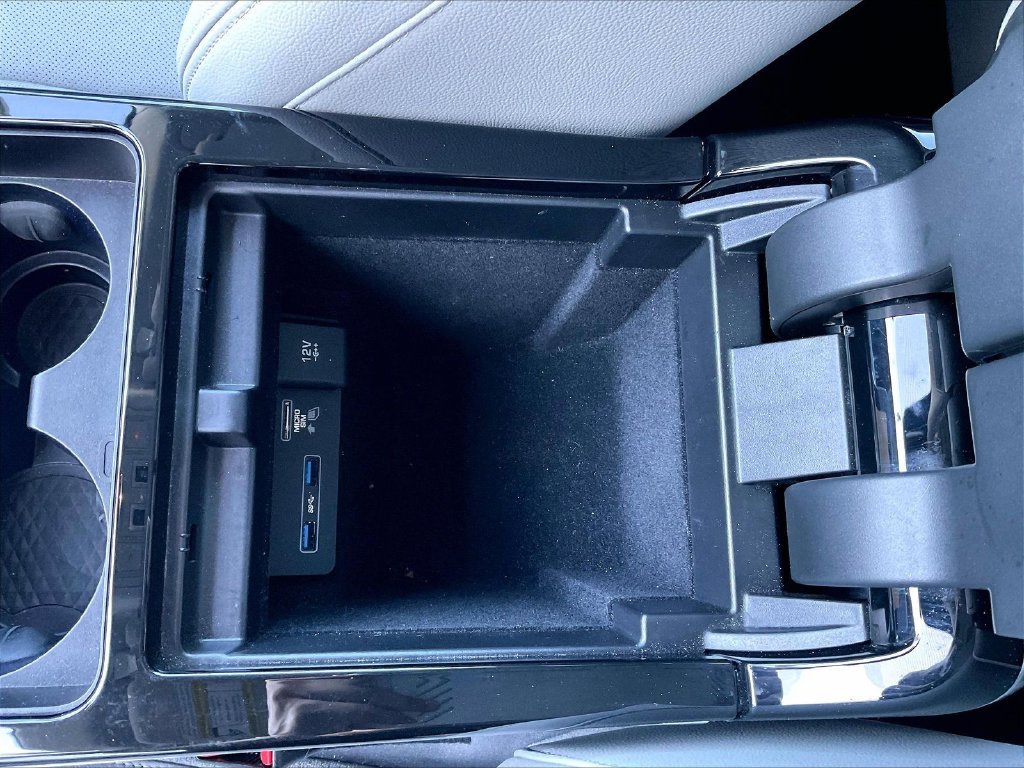 Used 2020 White Land Rover SE image 12