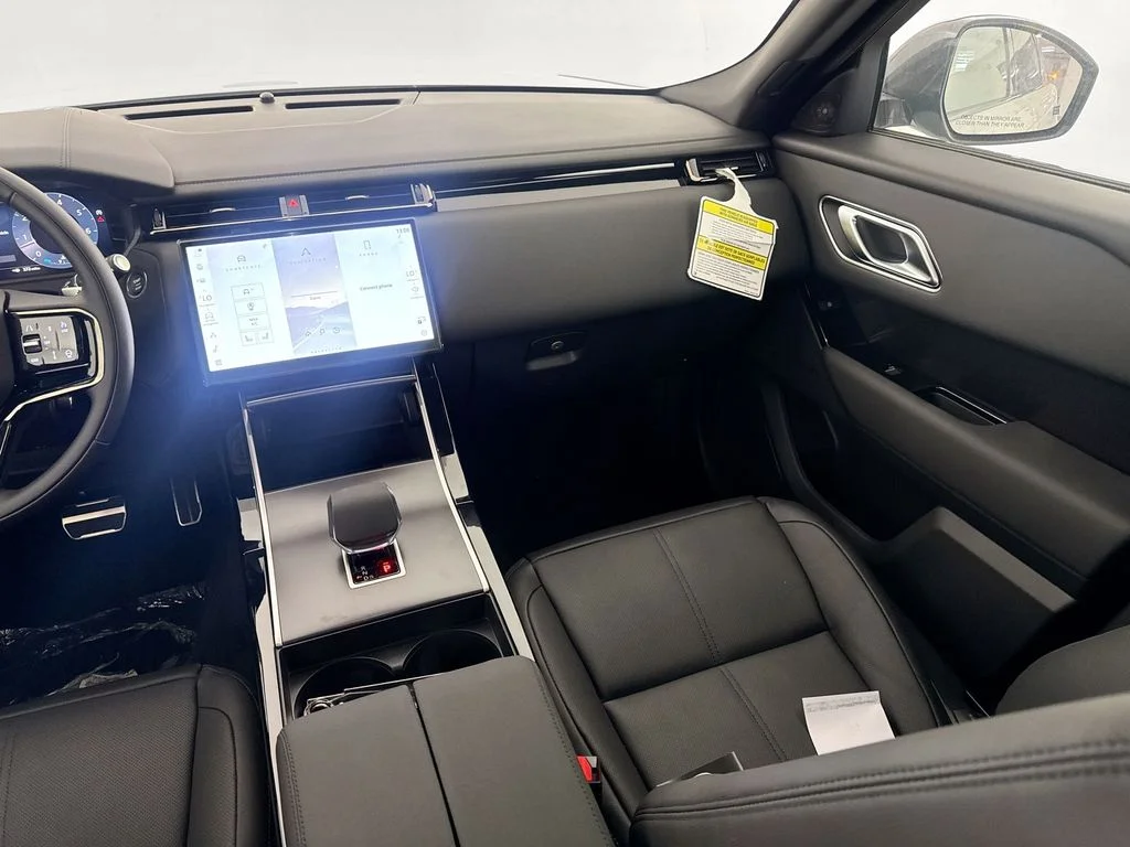 New 2026 Fuji White Land Rover Dynamic SE image 23