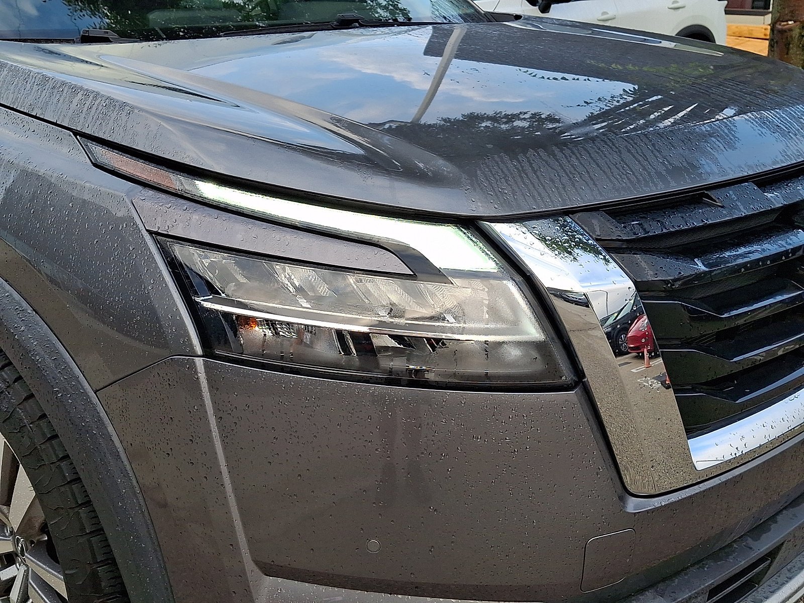 Used 2022 Gun Metallic Nissan SL image 8