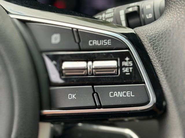 Used 2022 Red Kia LX image 27