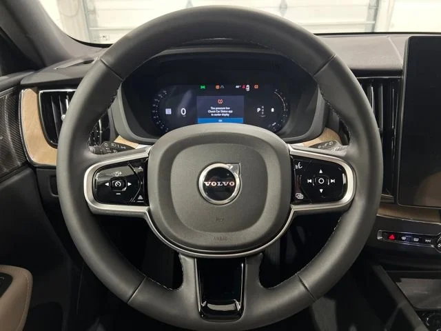 2026 Volvo XC60 Plus - Photo 13