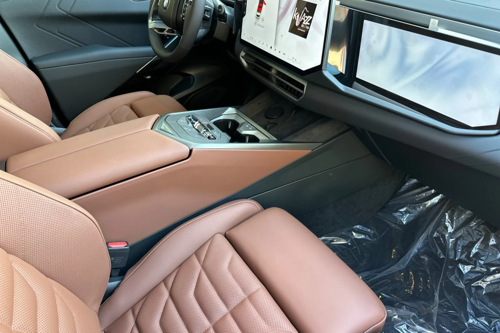 New 2027 Alpine White BMW 40 xDrive image 15