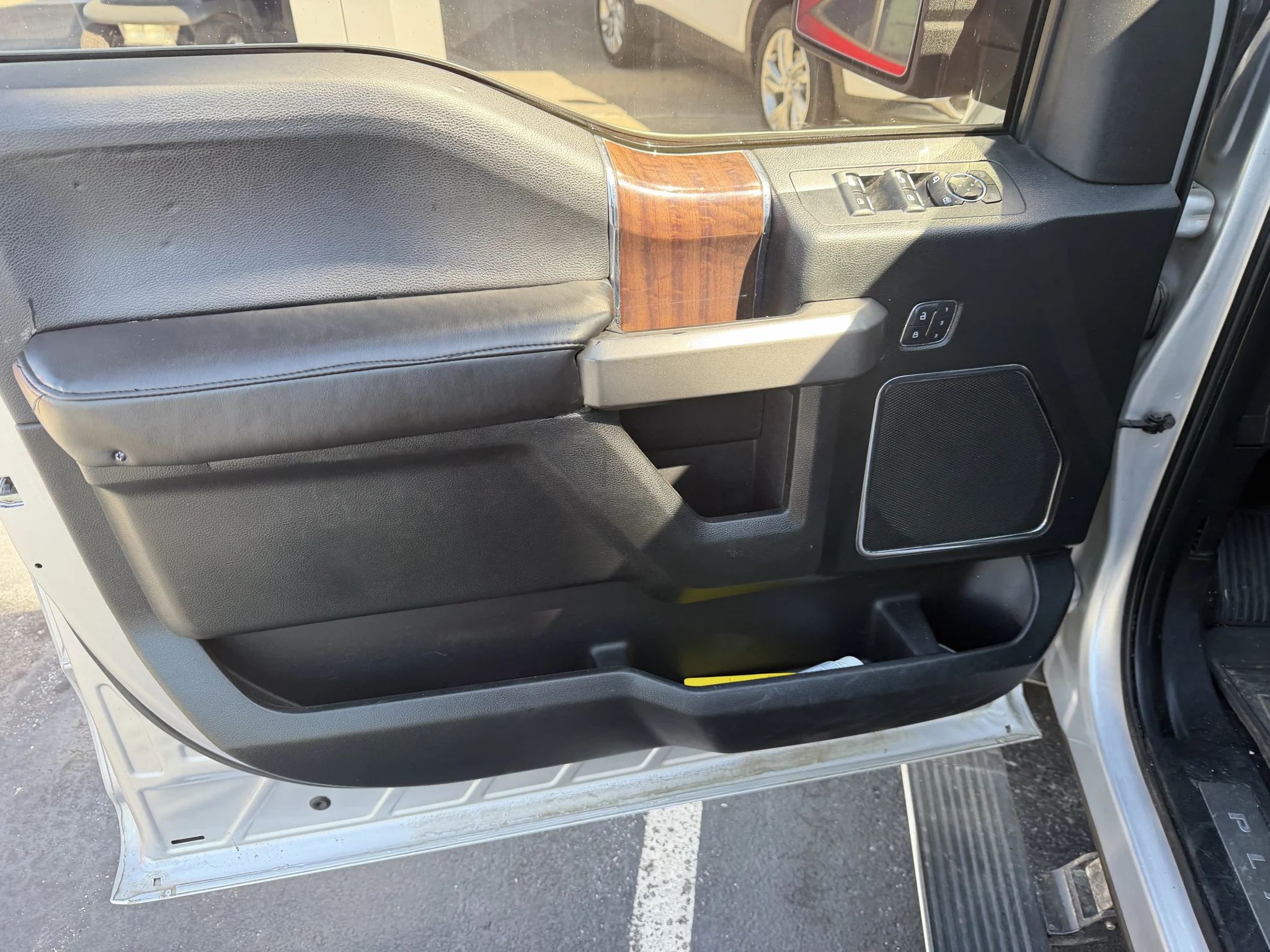 Used 2016  Ford XLT image 4