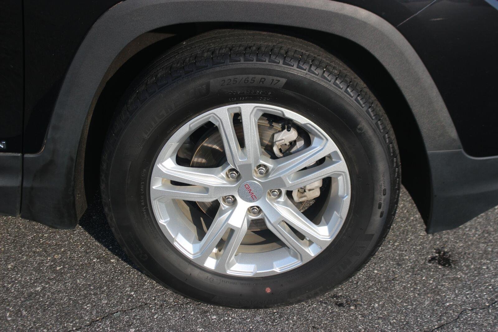 Used 2020 EBONY TWILIGHT METALLIC GMC SLE image 35
