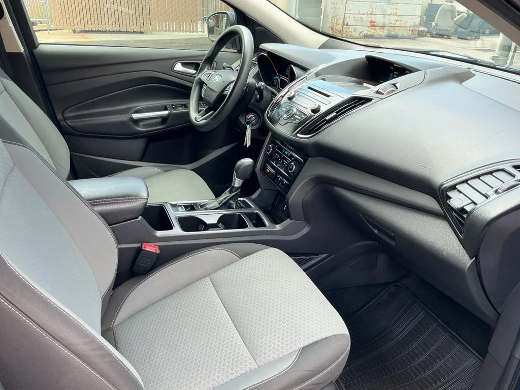 Used 2017 Blue Ford SE image 25