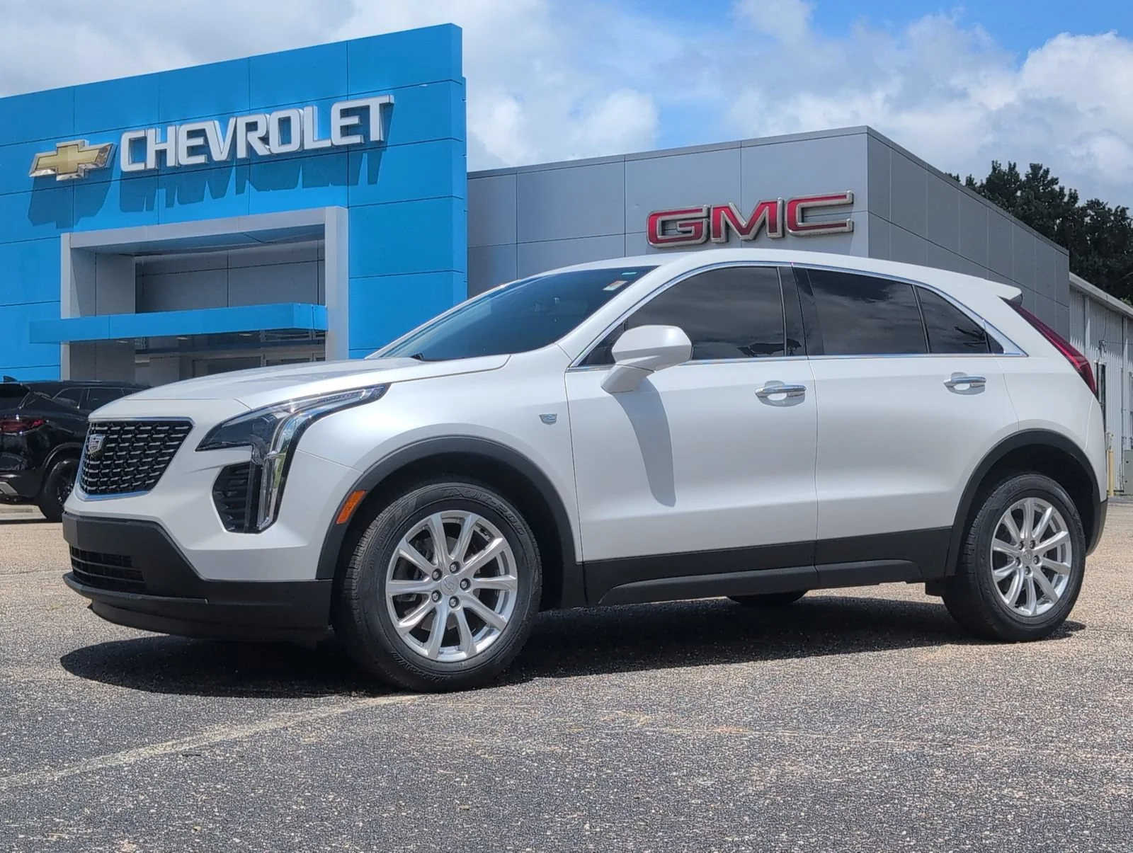 Used 2023 Crystal White Tricoat Cadillac Luxury image 1