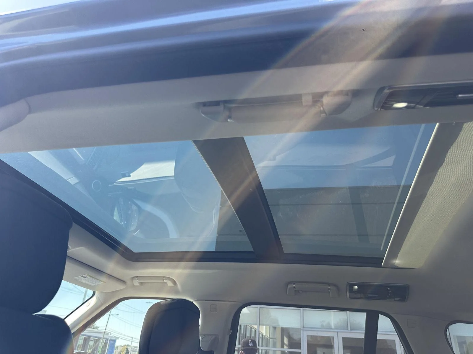 Used 2019 Byron Blue Metallic Land Rover HSE image 35