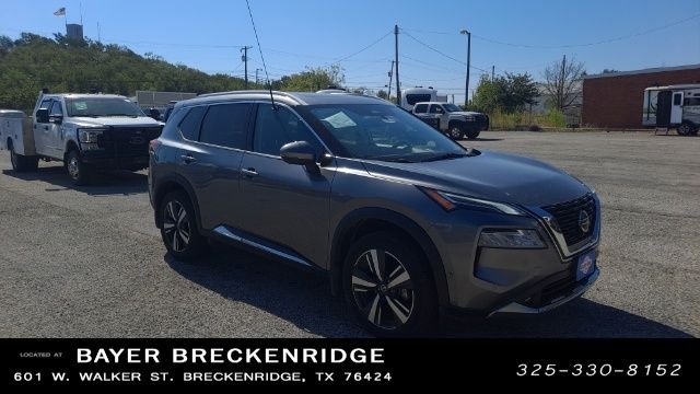 Used 2021 Gray Nissan Platinum image 3