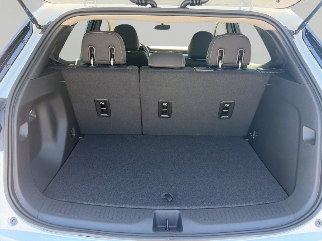 2027 Chevrolet Bolt LT - Photo 9