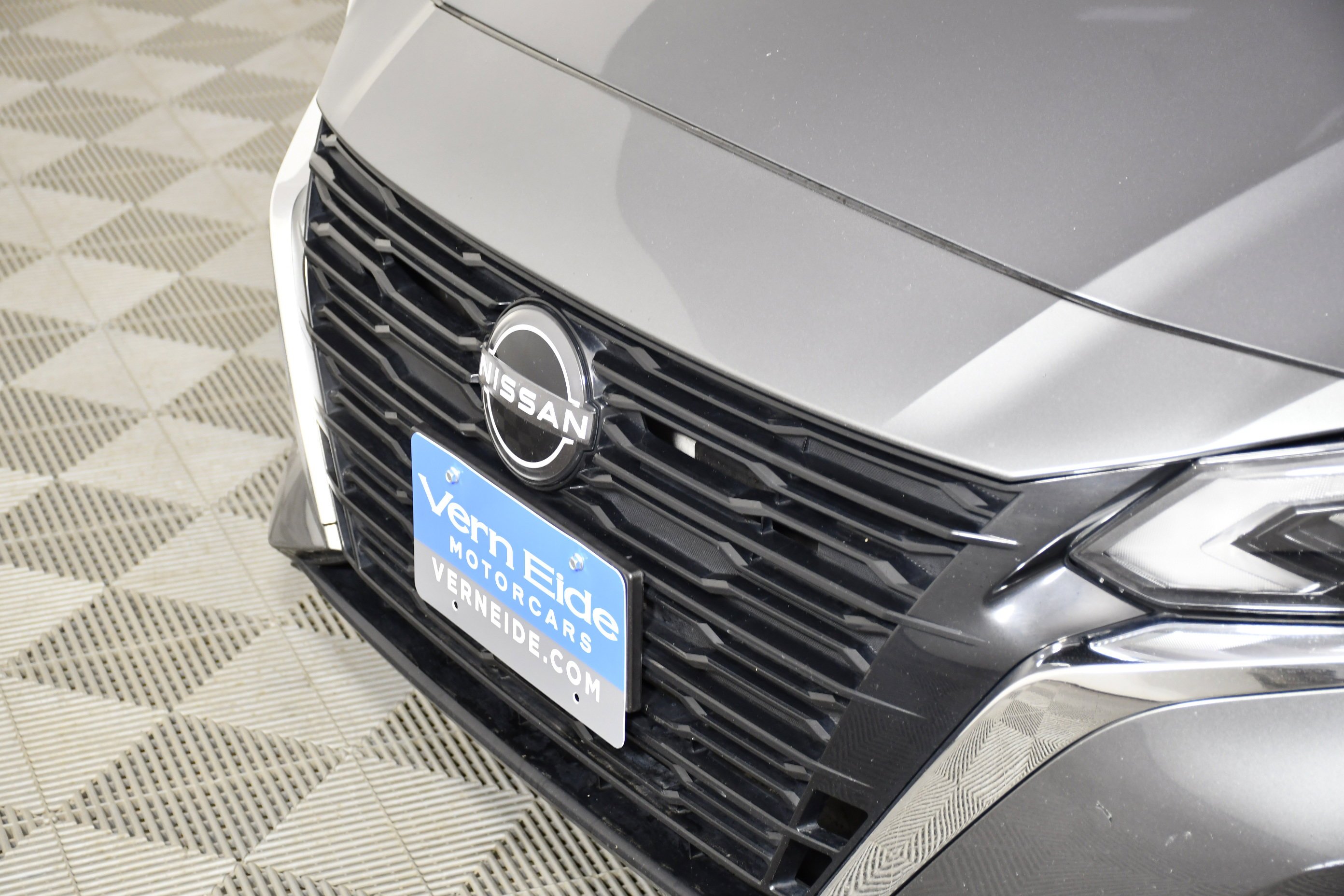 Used 2024 Gun Metallic Nissan 2.5 SV image 11