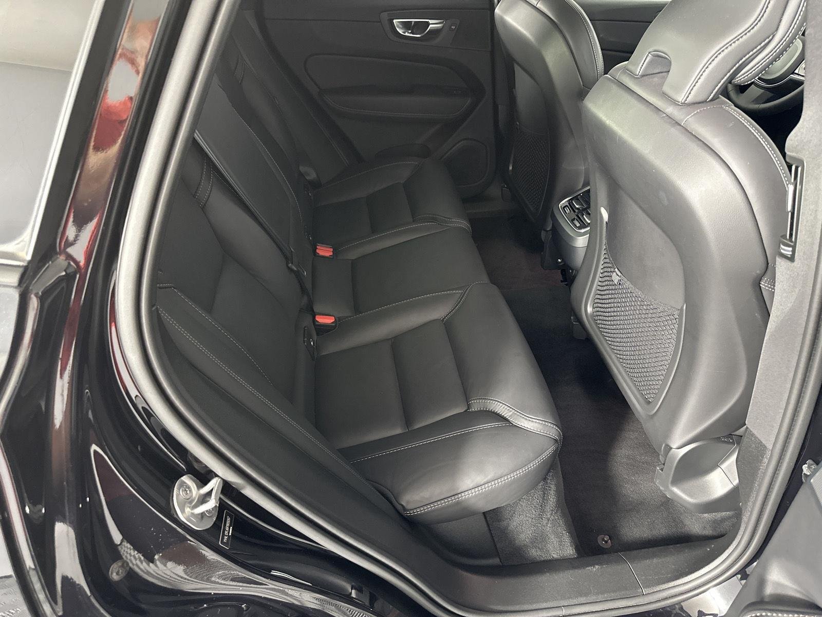 Used 2024 Onyx Black Metallic Volvo Ultimate Black Edition image 11