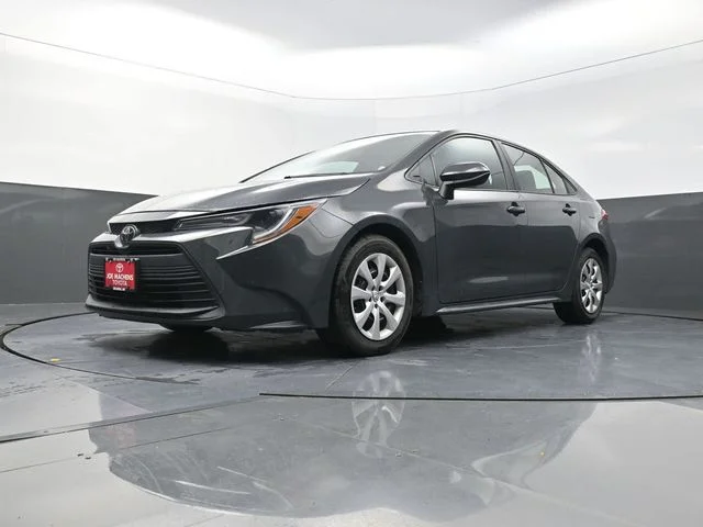 Used 2024  Toyota LE image 33