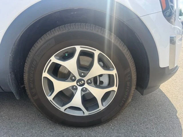 Used 2021 White Kia EX image 4