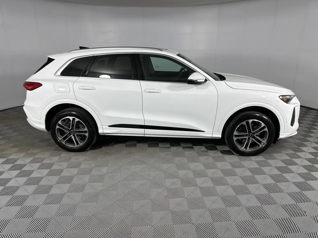 New 2025 White Audi 2.0T Premium image 4