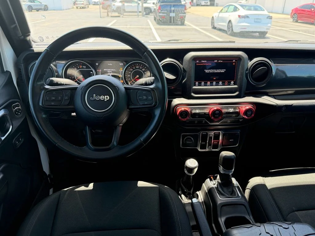 Used 2022 White Jeep Altitude image 14
