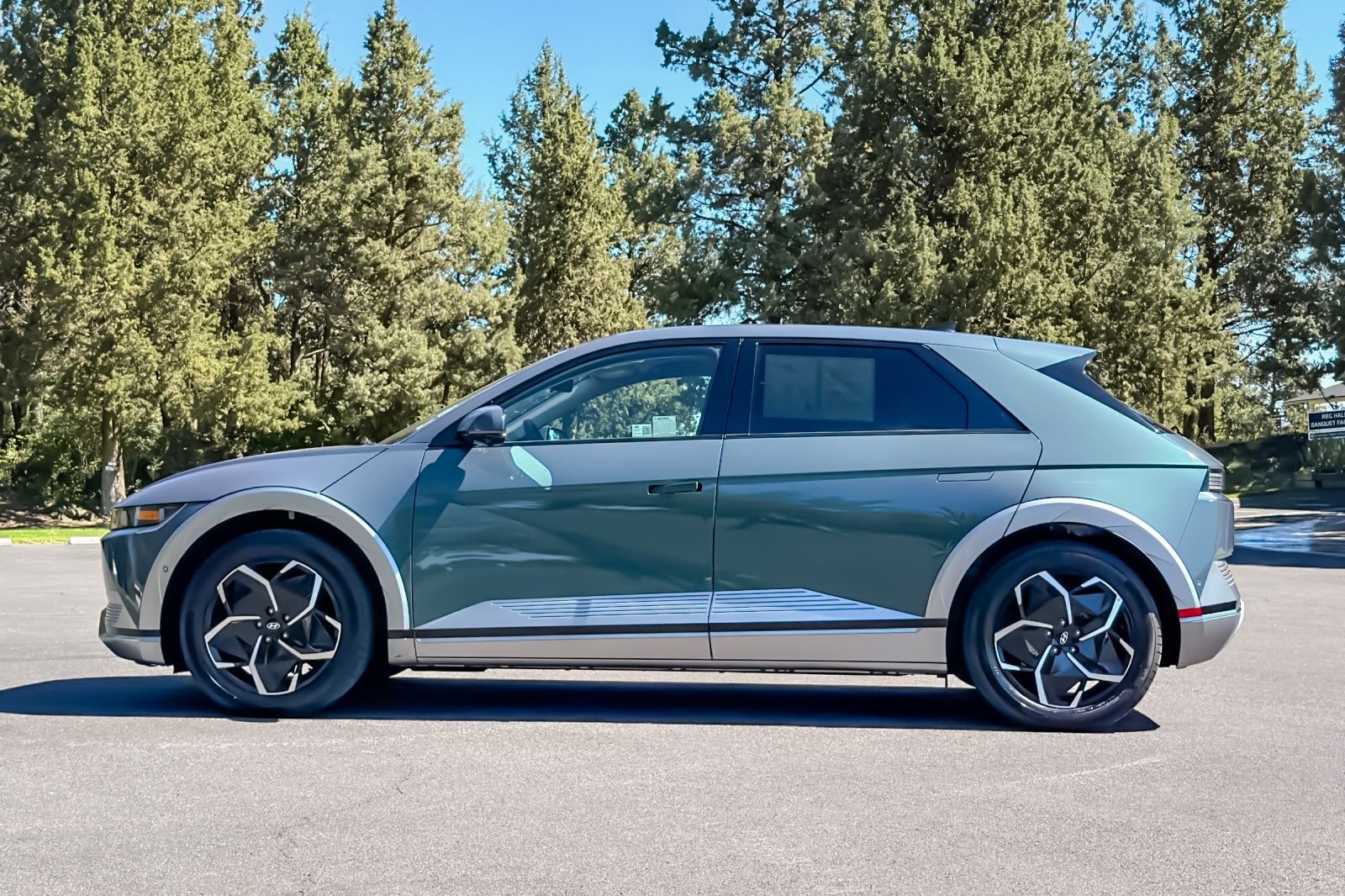 Used 2024 Green Hyundai Limited image 8