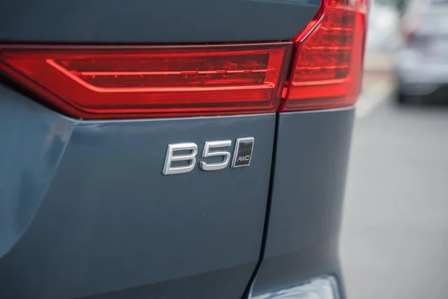 Used 2022 Denim Blue Volvo Inscription image 8