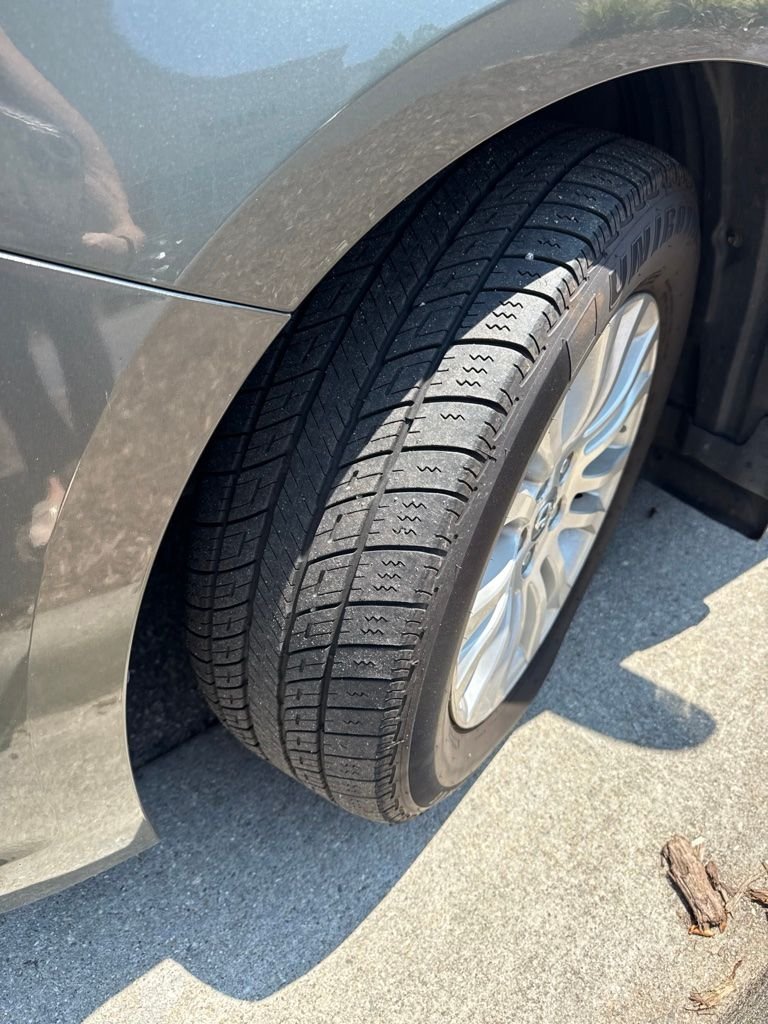 Used 2011 Green Toyota XLE image 5
