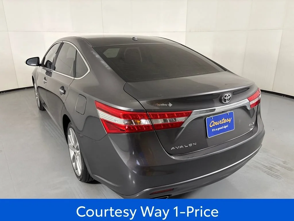 Used 2015 Gray Toyota XLE Touring image 9