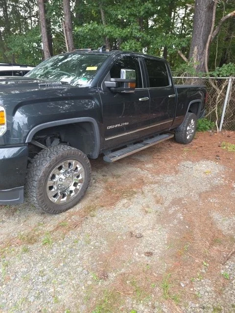 Used 2018 Gray GMC Denali image 4