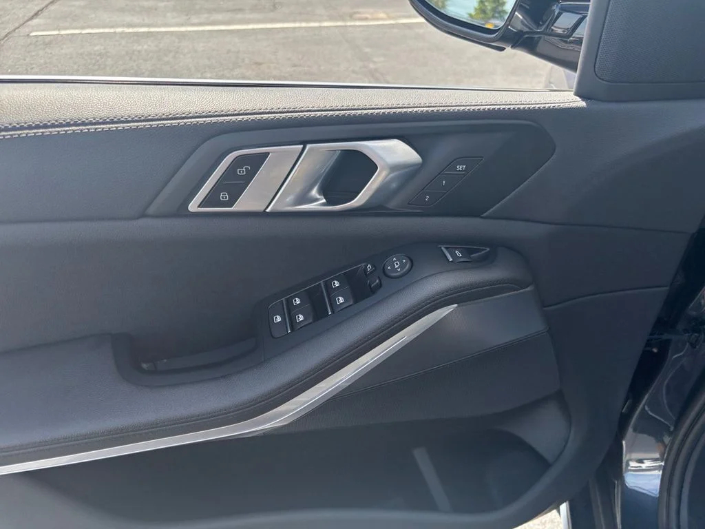 Used 2022 Gray BMW xDrive40i image 30