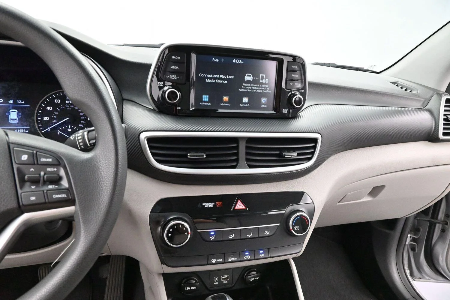 Used 2020 Stellar Silver Hyundai SE image 17