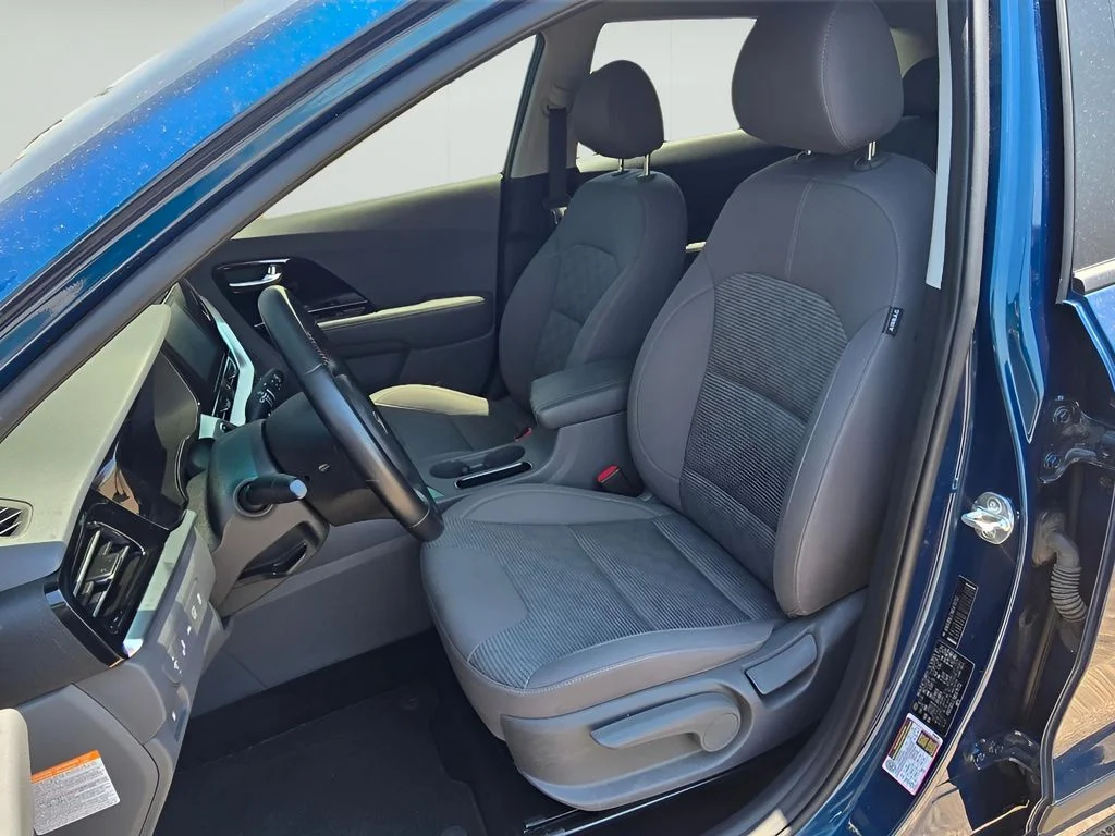 Used 2021 Deep Cerulean Kia LXS image 10