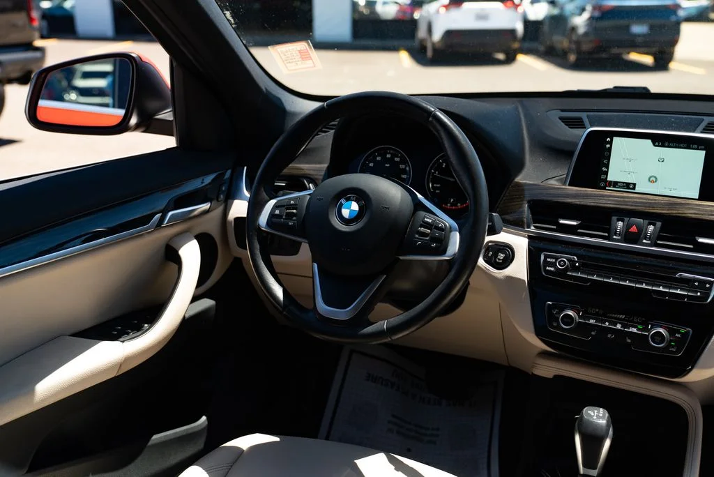 Used 2018 Orange BMW xDrive28i image 9