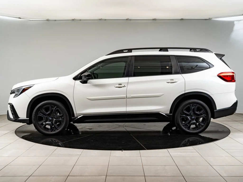 Used 2024 Crystal White Pearl Subaru Onyx Edition image 5