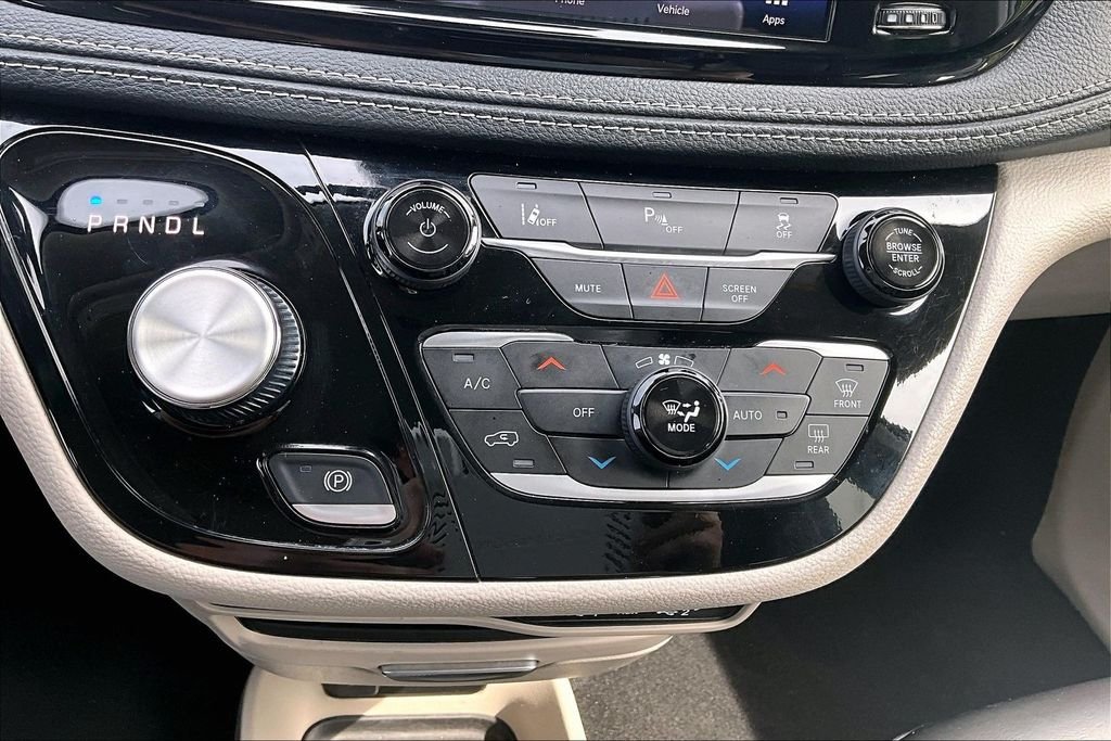 Used 2023 White Chrysler Touring L image 31