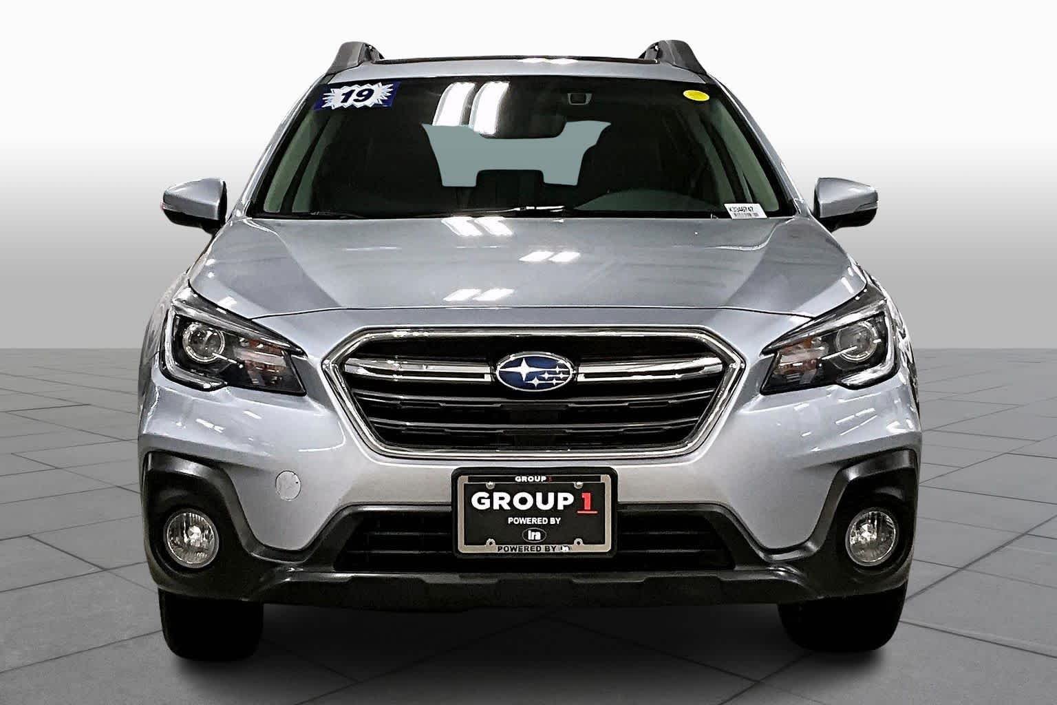 Used 2019 Ice Silver Metallic Subaru Limited image 4