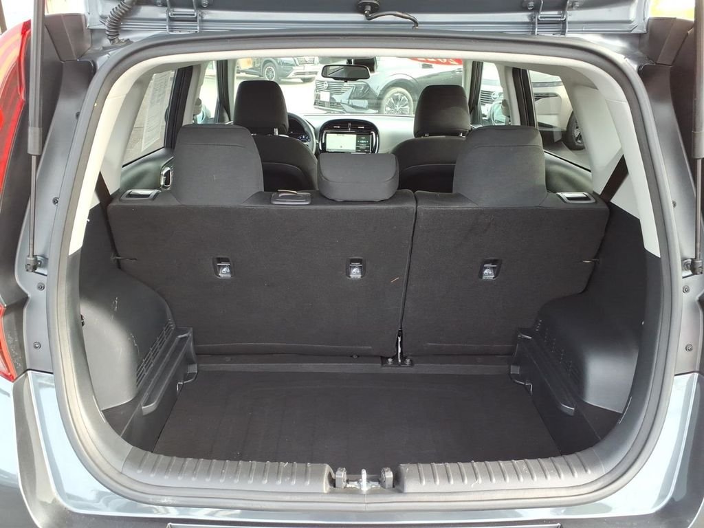 Used 2022 Gravity Gray Kia X-Line w/navigation image 28
