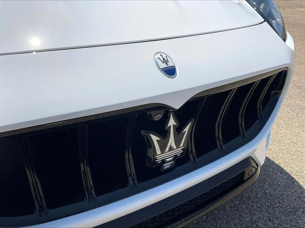 Used 2023 Bianco Maserati Modena image 32