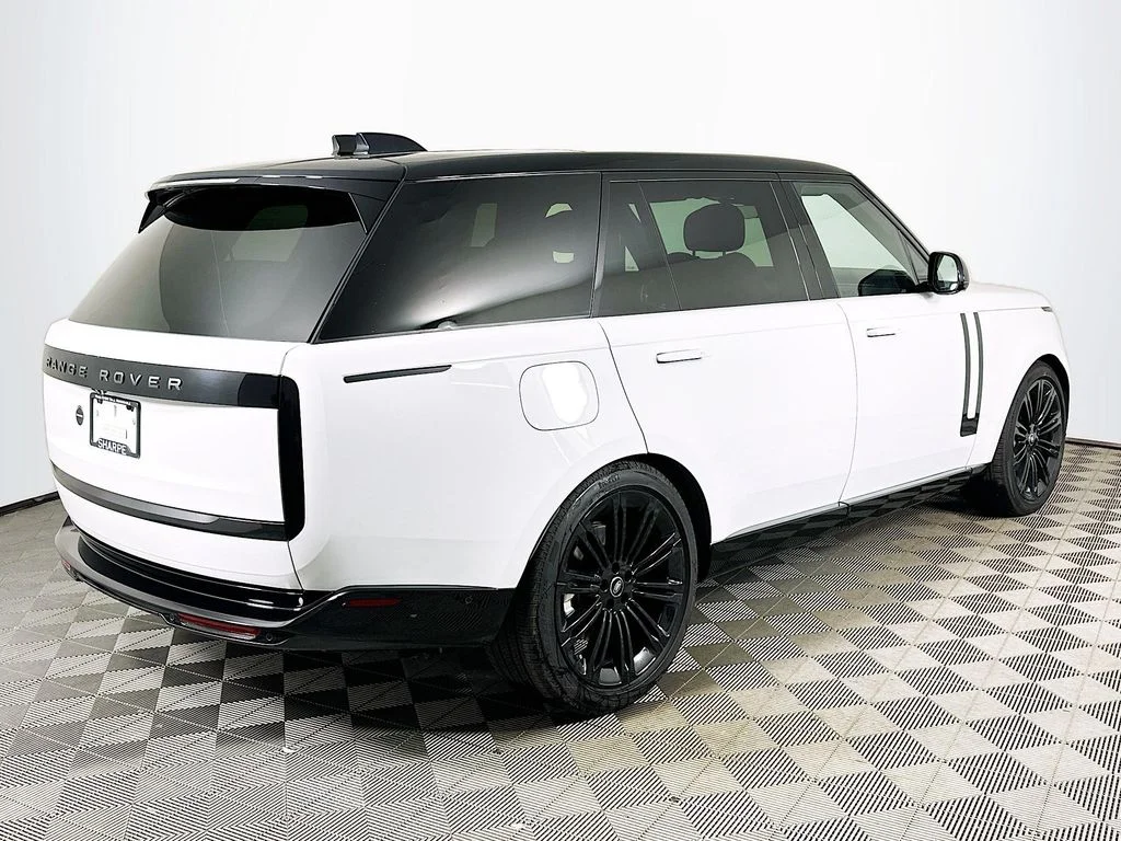Certified Used 2025 Fuji White Land Rover SE image 5