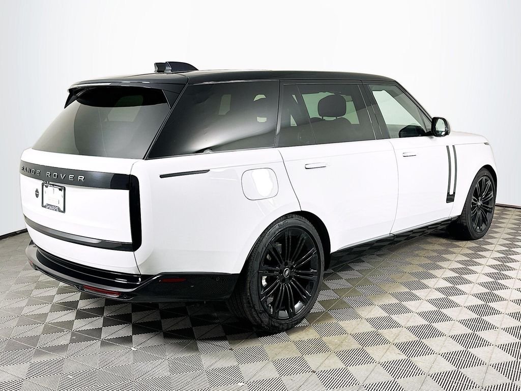 Used 2025 Fuji White Land Rover SE image 5