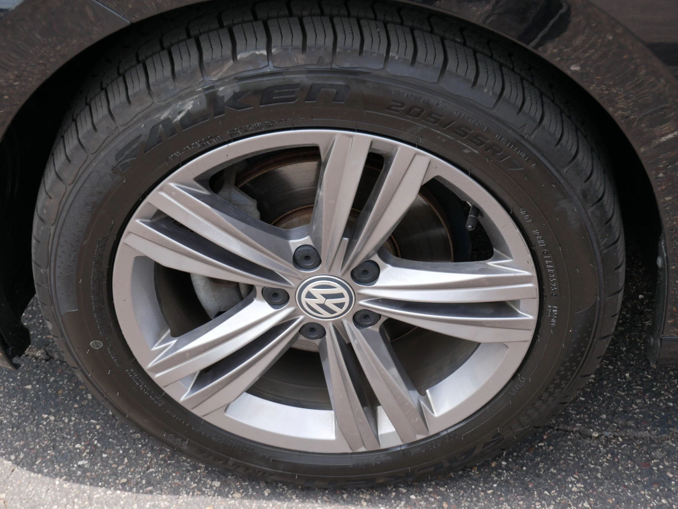 Used 2019 Deep Black Pearl Volkswagen R-Line image 15