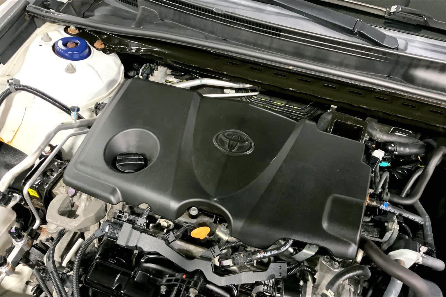 Used 2021 Wind Chill Pearl Toyota XSE image 33
