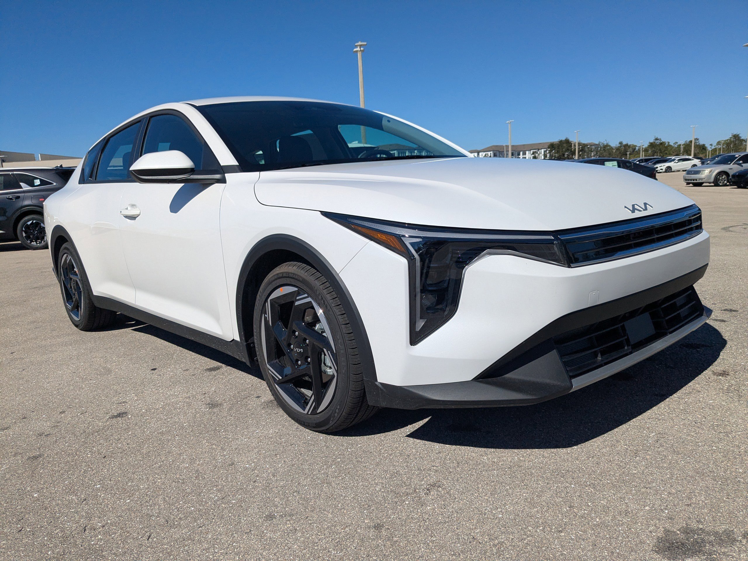 New 2025 Snow White Pearl Kia EX image 36
