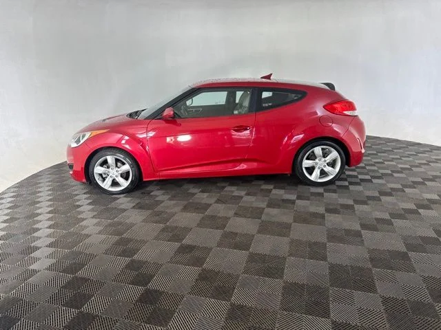 Used 2014 Red Hyundai Base image 10