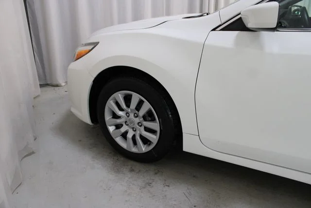 Used 2017 White Nissan 2.5 S image 28
