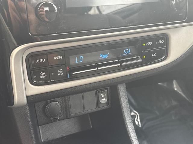 2017 Toyota Corolla LE - Photo 22