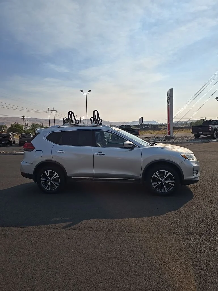 Used 2017 Nissan Rogue SL with VIN JN8AT2MV4HW026997 for sale in The Dalles, OR