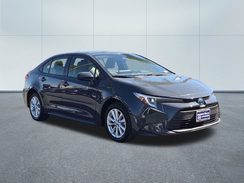 Used 2025  Toyota LE image 8