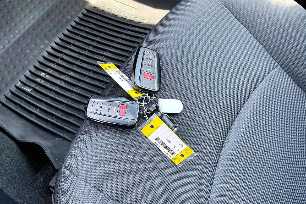 Certified Used 2021  Toyota LE image 30