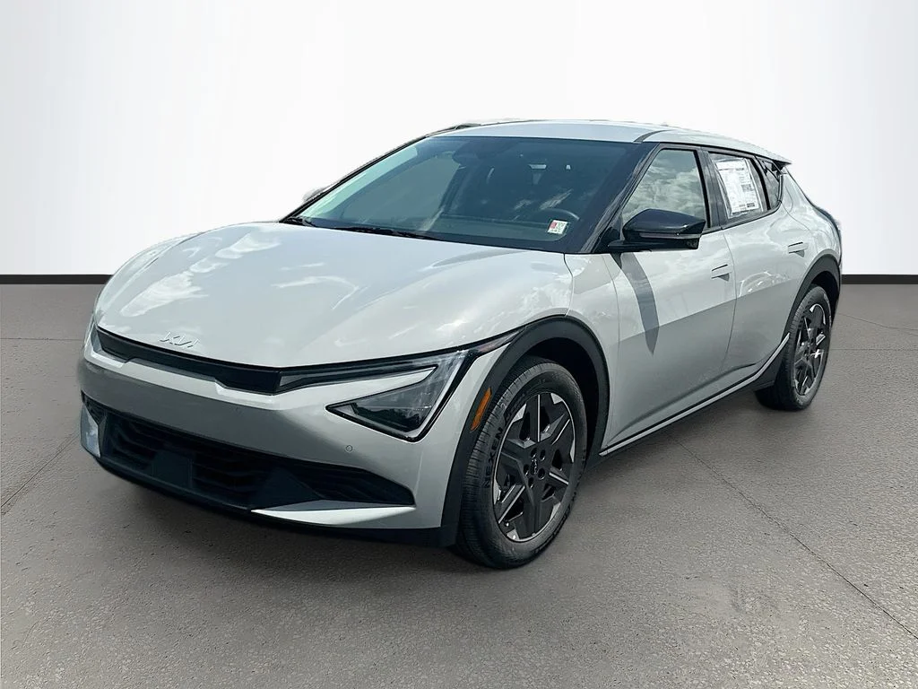 New 2026 Wolf Gray Kia LIGHT image 3